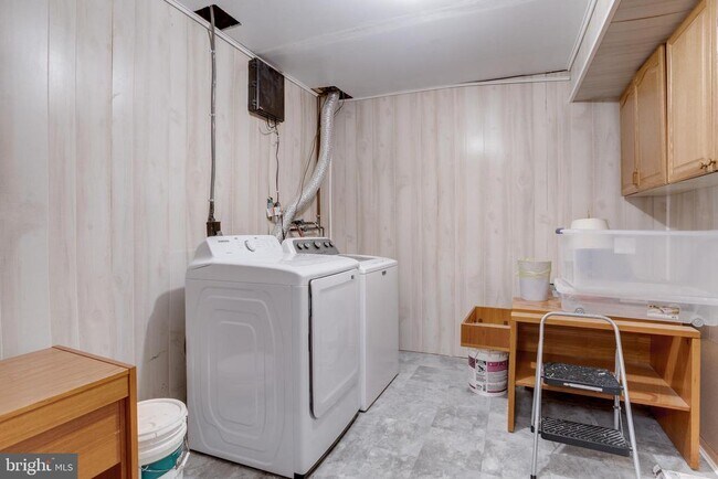 Building Photo - 4685 Forestdale Dr