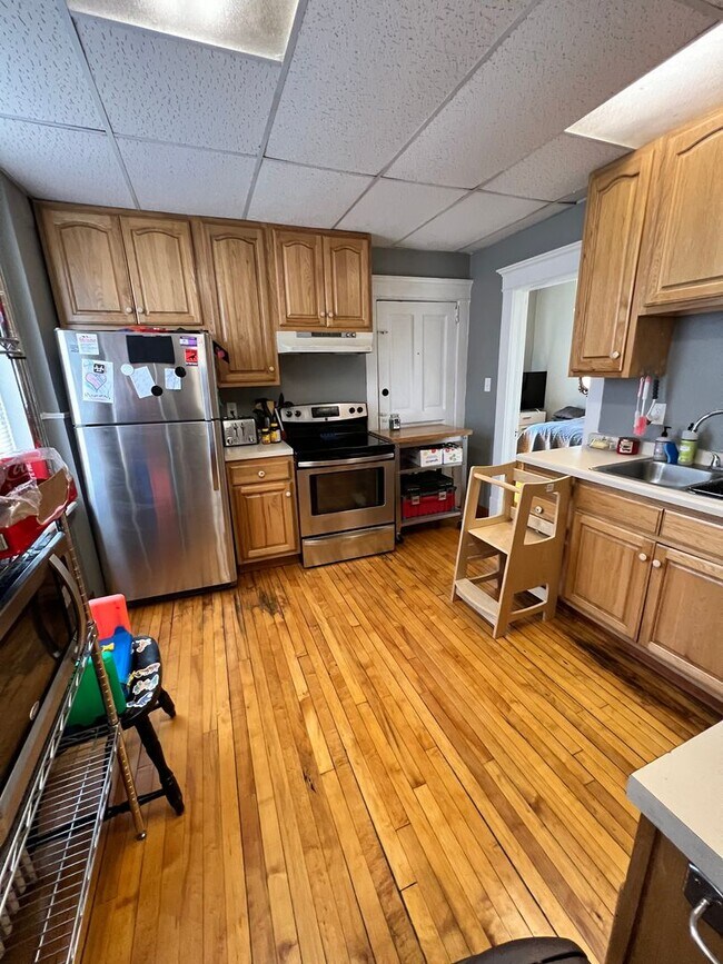 Building Photo - 922 E 5th St