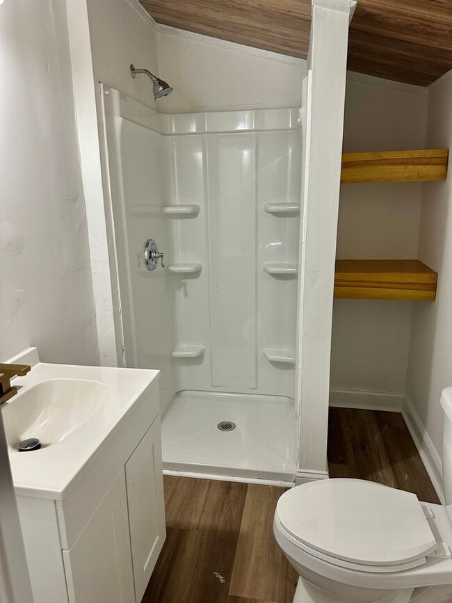 Building Photo - Recently Renovated 2-Bedroom Home in Hende...