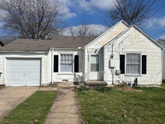 Building Photo - Spacious Home Near MCC