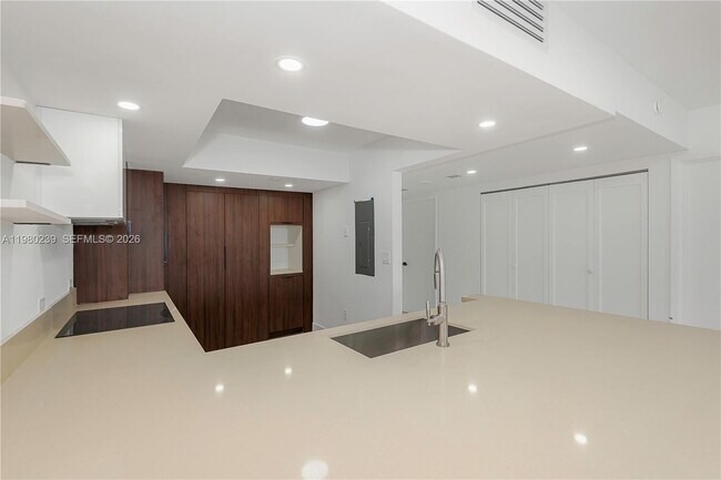 Building Photo - 8855 Collins Ave