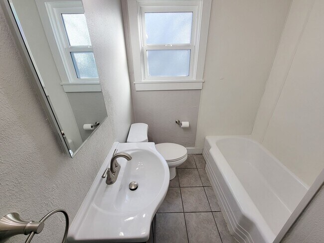 Building Photo - BEAUTIFUL REMODELED HISTORIC AREA 3 BEDROOM 1.5 BATH HOME IN ROSENBERG, TEXAS