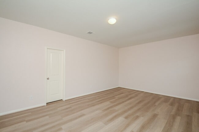 Building Photo - 9531 McDowell Dr