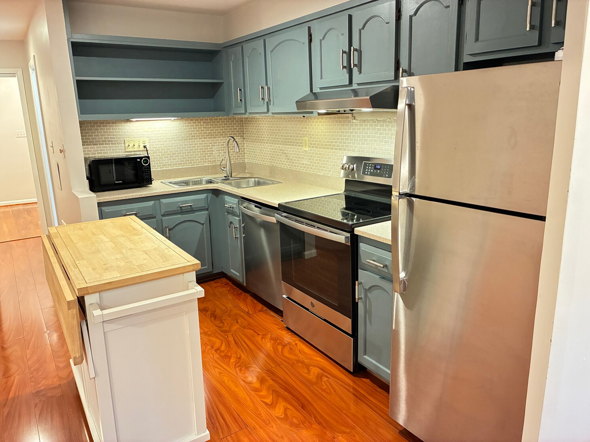 Building Photo - 625 C St NE