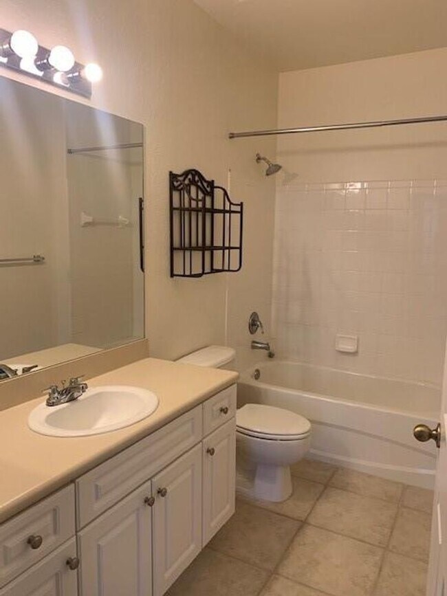 Building Photo - Palm Estates 2 Bedroom 2 Bath Condo w/Attached garage