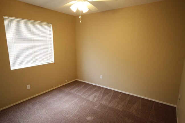 Building Photo - Now Available! Phoenix Rental Home Ready