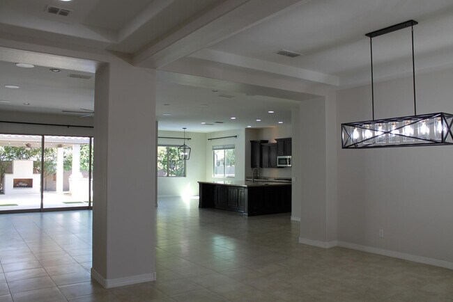 Building Photo - 3458 E Loma Vista St