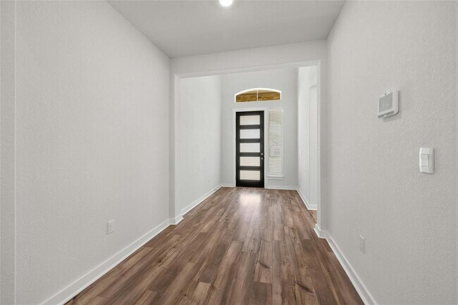 Building Photo - 113 Shadow Oak Cv