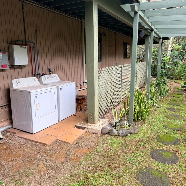 Building Photo - For Rent: Furnished 2-Bedroom, 1-Bath Ohana – Ha?iku