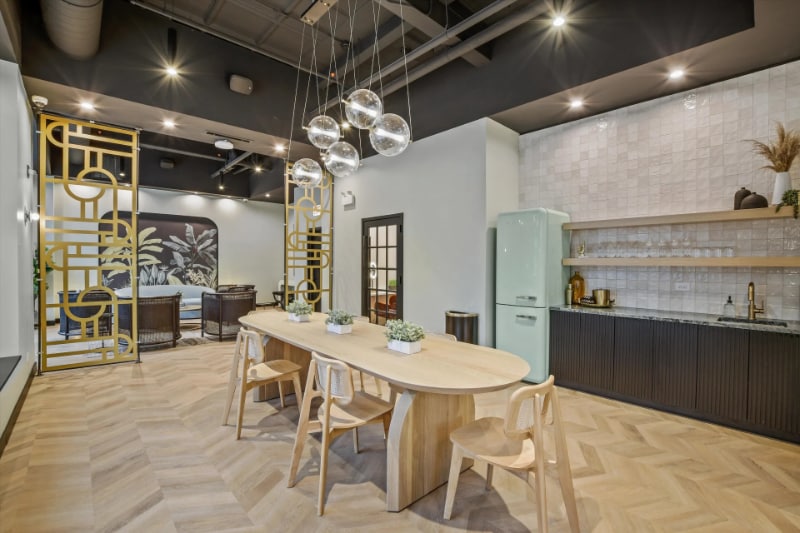 Building Photo - 1204 N LaSalle St