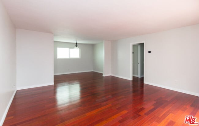 Building Photo - 2418 Graham Ave