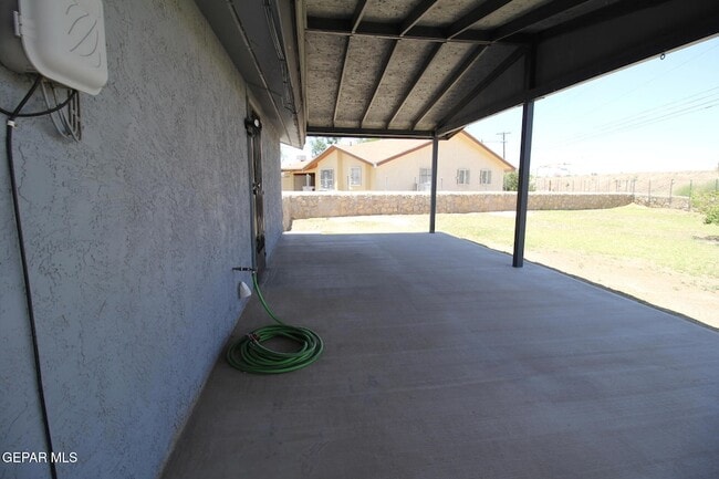 Building Photo - 9604 Gaza Dr