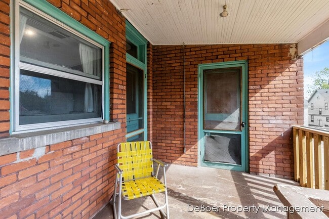 Building Photo - 301 W Dutton St