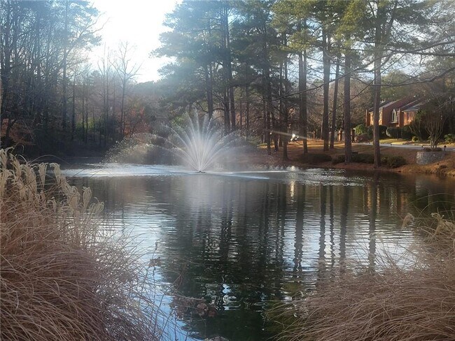 Building Photo - 23212 Plantation Dr NE