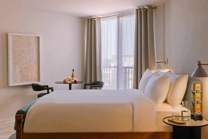 Building Photo - 77 9th St E