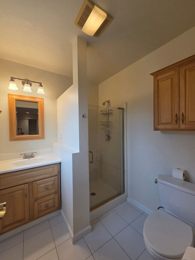 Building Photo - 3 bedroom 2 bath East Petaluma