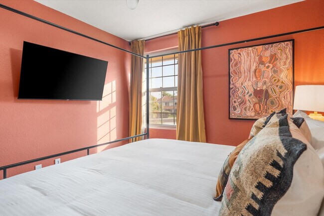 Building Photo - 7804 W Pershing Ave