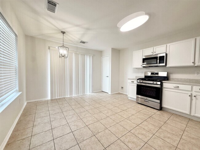 Building Photo - 5718 Highbury Ct