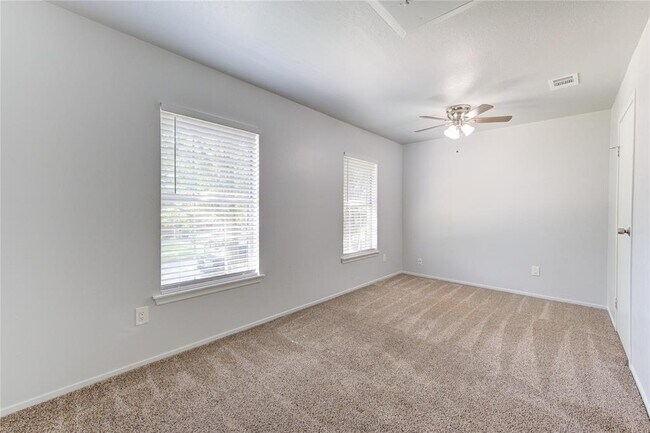 Building Photo - 236 E Castle Harbour Dr
