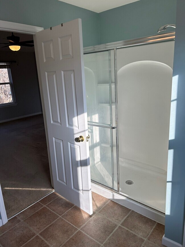 Building Photo - 538 Springhurst Pkwy