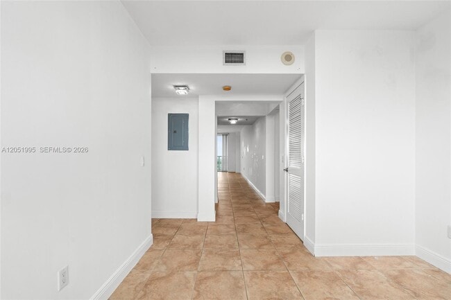 Building Photo - 2681 N Flamingo Rd