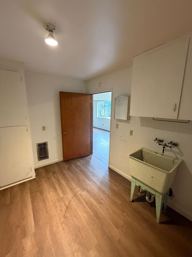 Building Photo - Home with a View!