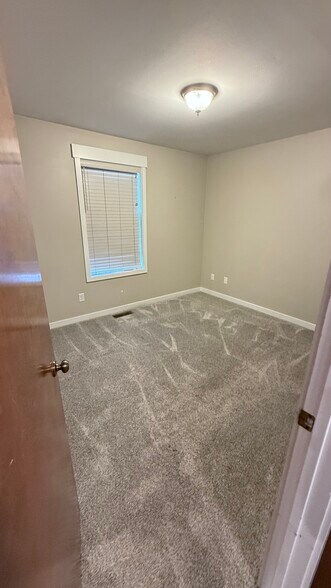 Big 2nd Bedroom - 990 Highline Dr