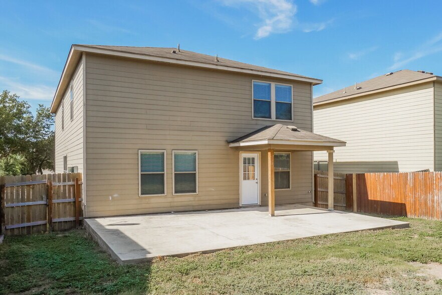 Building Photo - 10319 Royal Estate