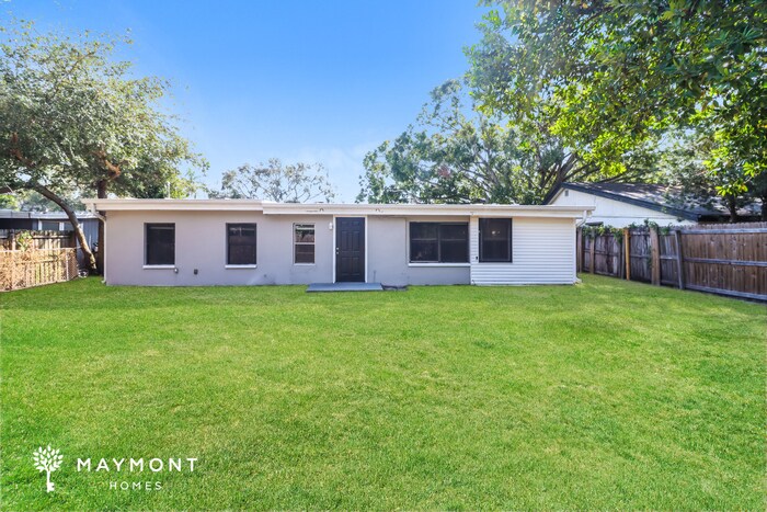 Building Photo - 2120 Catalina Dr