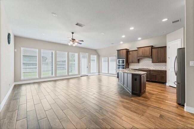 Building Photo - 18226 Dalyell Dr