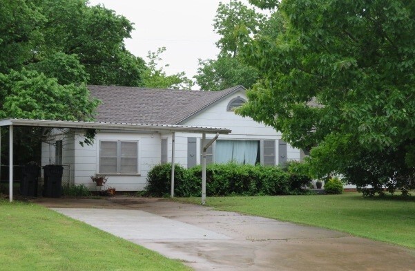 Primary Photo - 3 bed, 1 bath home for rent near north May...