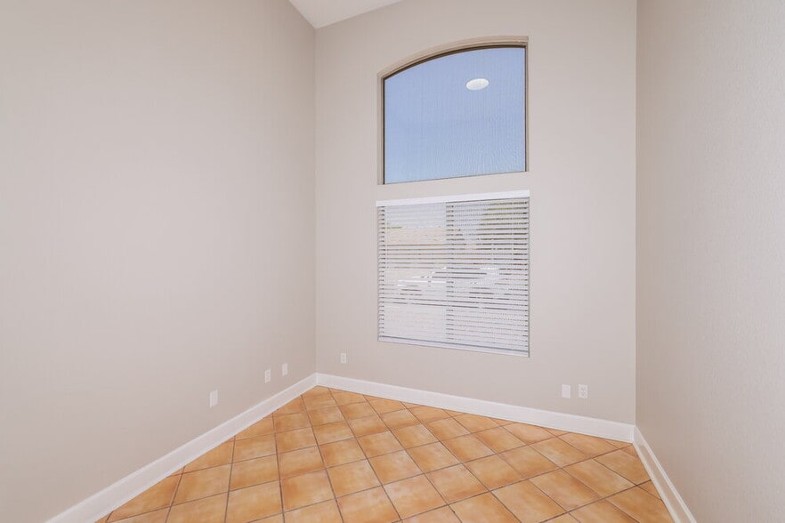 Building Photo - 10757 W Angels Ln