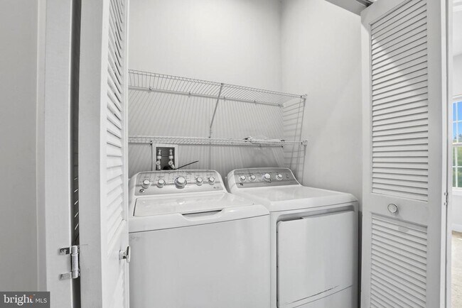Building Photo - 9623 Tall Oaks Rd
