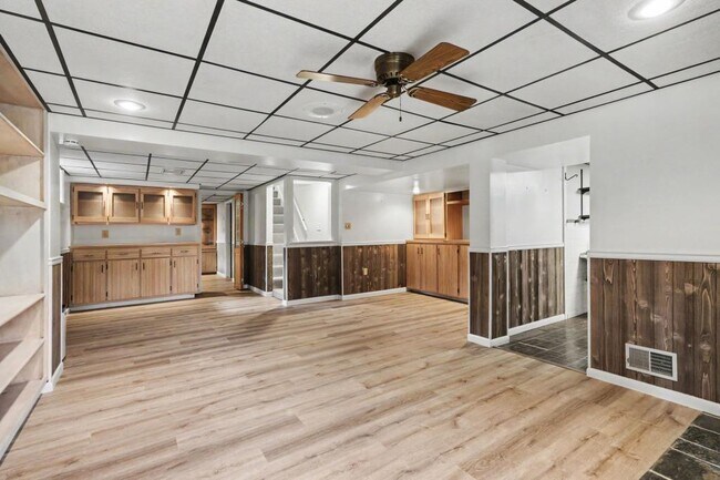 Building Photo - 6101 Blue Valley Ave