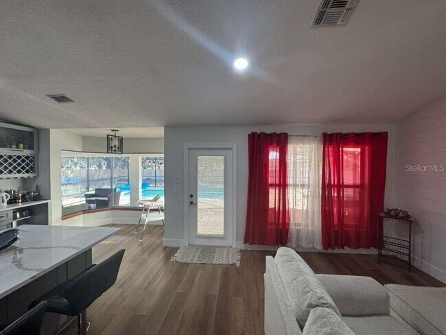 Building Photo - 2045 Jan Lan Blvd