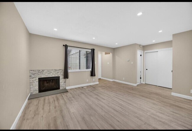 Building Photo - 4549 Melody Dr
