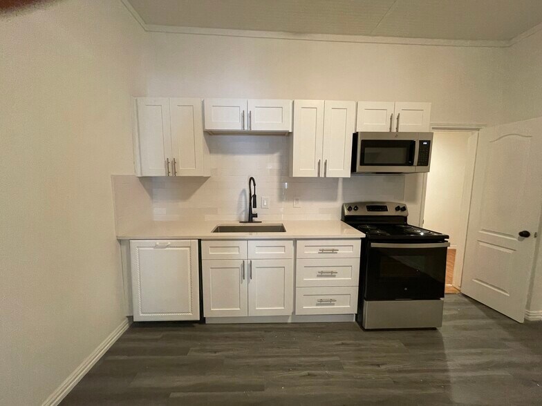 Building Photo - 5332 Lindsley Ave