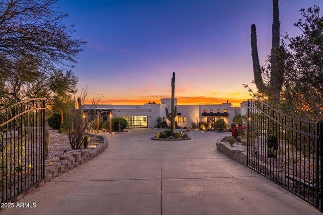 Building Photo - 9525 E Buckskin Trail