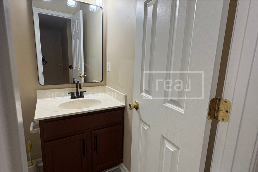 Building Photo - 6013 Silkwater Ct