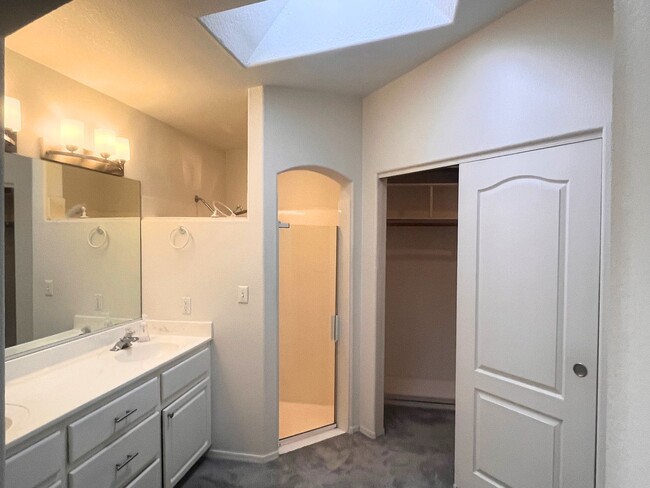 Building Photo - Unfurnished Long Term Pool Home