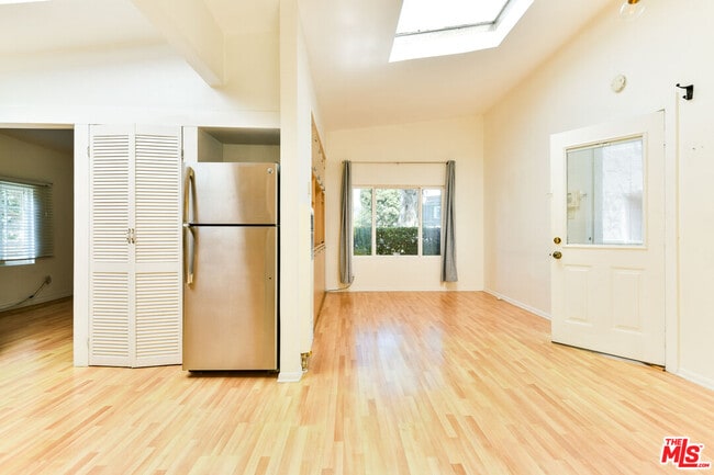 Building Photo - 420 Altair Pl