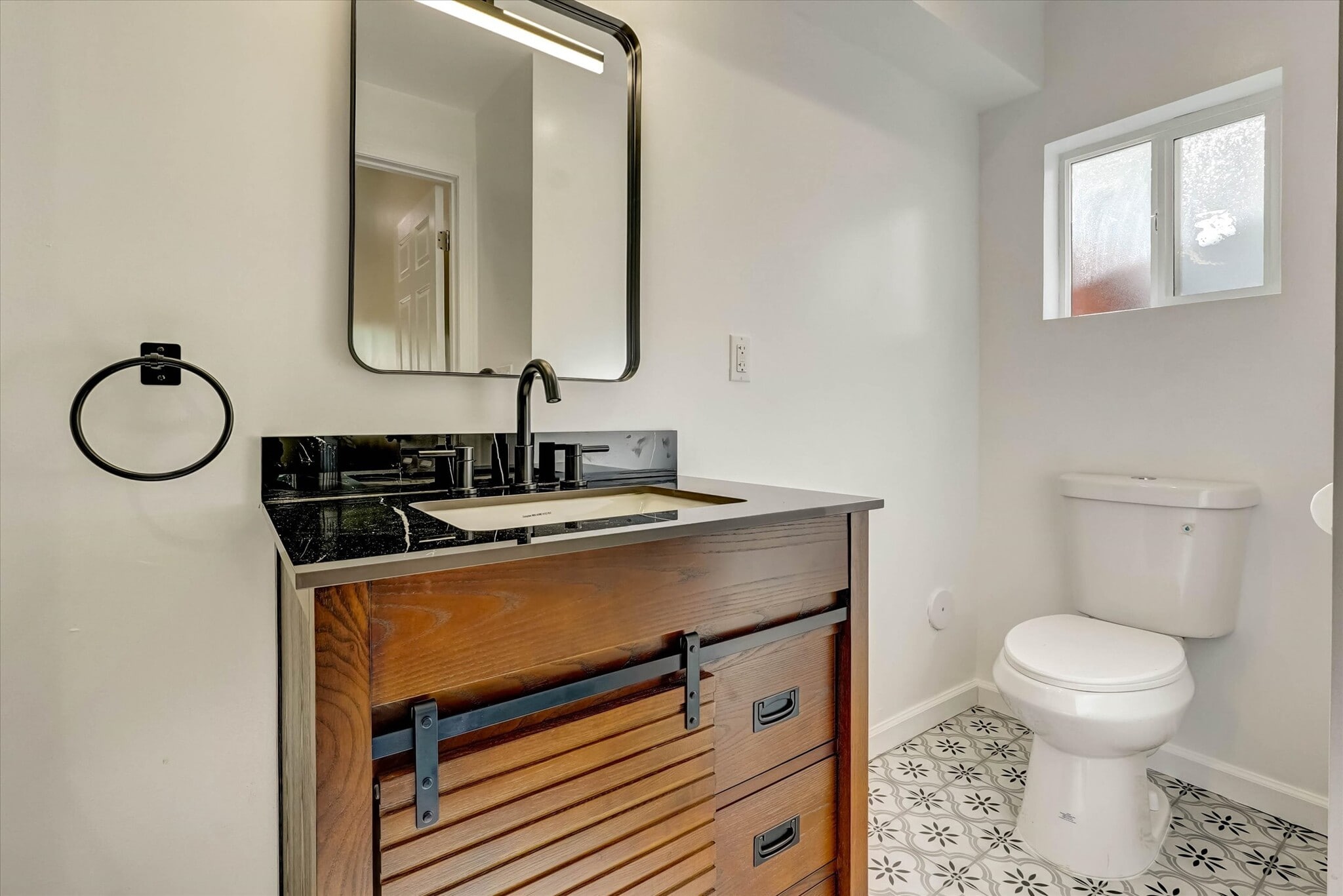 Building Photo - 17095 Kingsbury St