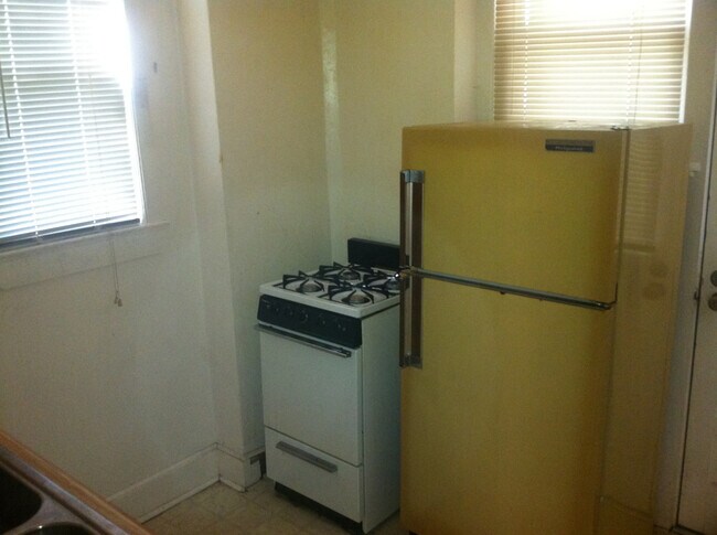 Building Photo - 1616 Clinch