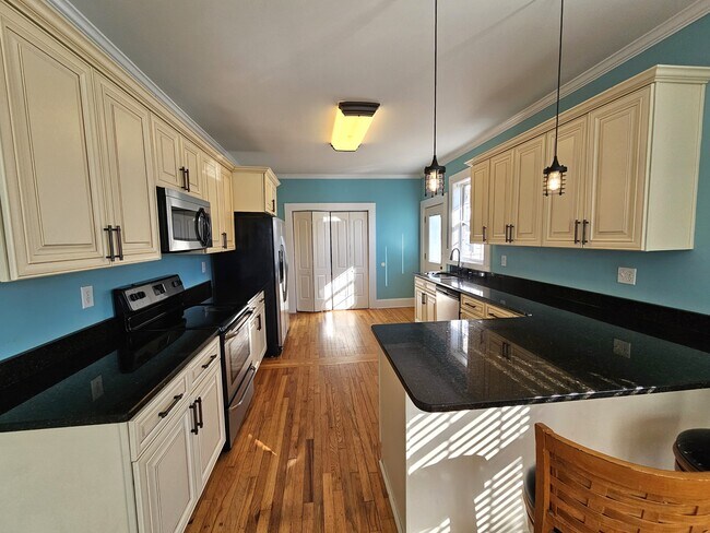 Building Photo - 23 McAdoo Ave