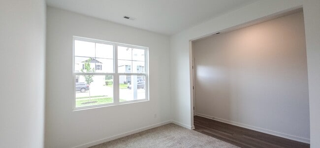 Building Photo - 4215 Viceroy St