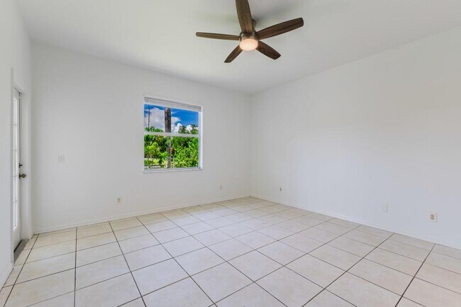 Building Photo - 1400 SW 31st Terrace