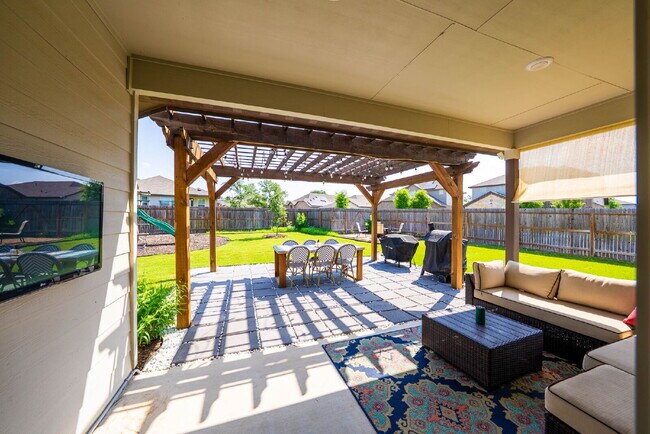 Building Photo - Stylish Corner Homesite on a Quiet Cul-de-...
