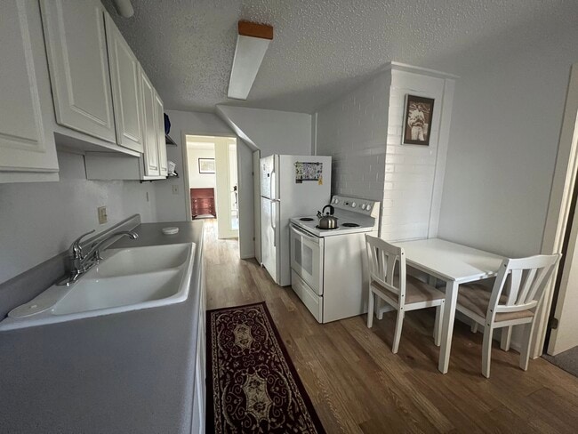 Building Photo - 3219 31st Ave W