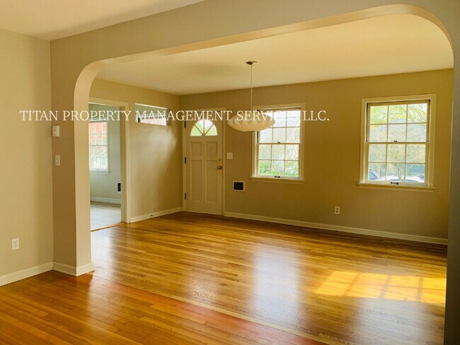 Building Photo - Beautiful 3BR/2BA Home in NE Portland | 1,600 Sq Ft | Private Fenced Yard | W/D Included