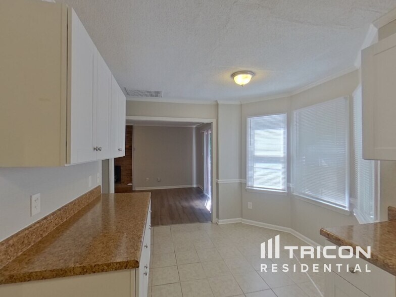 Building Photo - 8404 Sills Ct